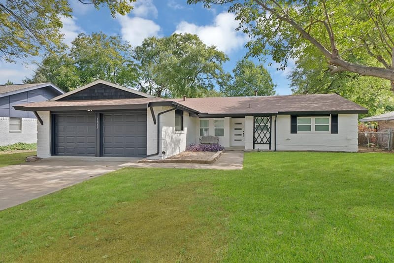 1715 Bradford Drive, Arlington TX 76010 - Photo 2