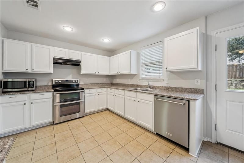 10664 Midway Drive, Frisco TX 75035 - Photo 7