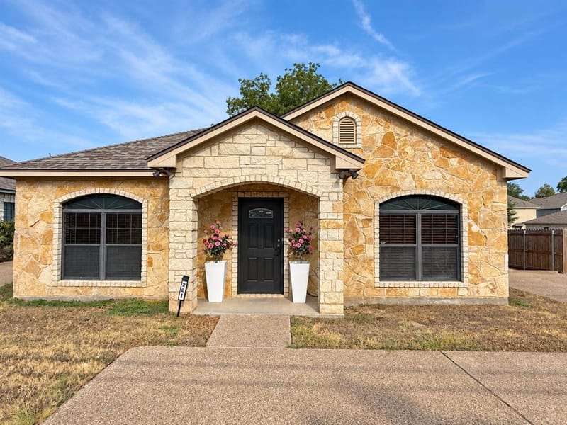 221 Gurley Lane, Waco TX 76706 - Photo 2