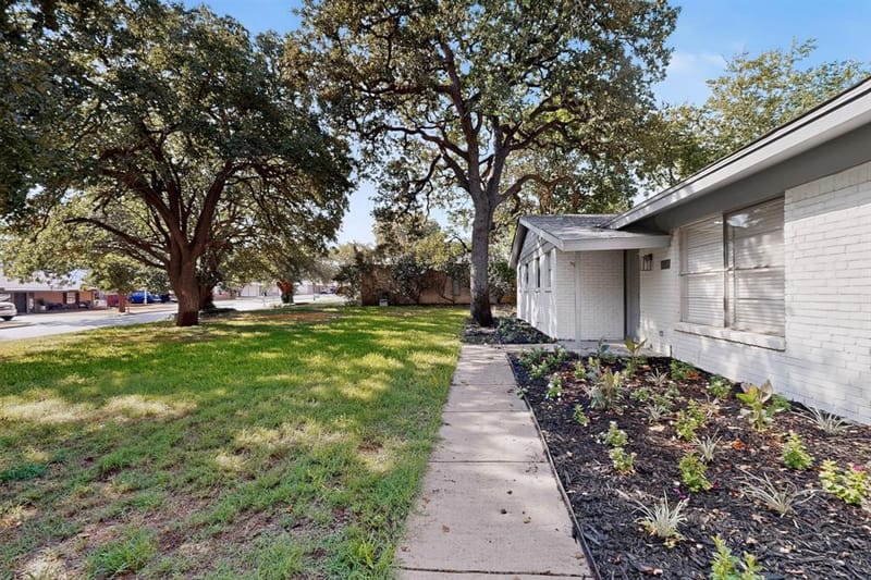 341 Arcadia Street, Hurst TX 76053 - Photo 3