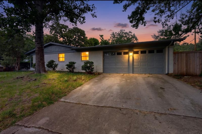 341 Arcadia Street, Hurst TX 76053