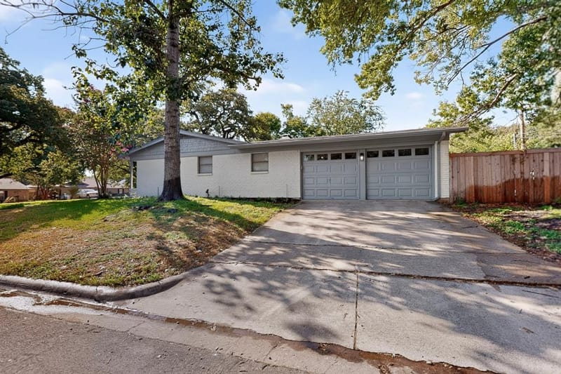 341 Arcadia Street, Hurst TX 76053 - Photo 5