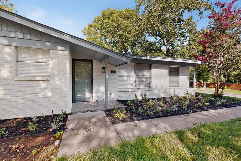 341 Arcadia Street, Hurst TX 76053 - Photo 4