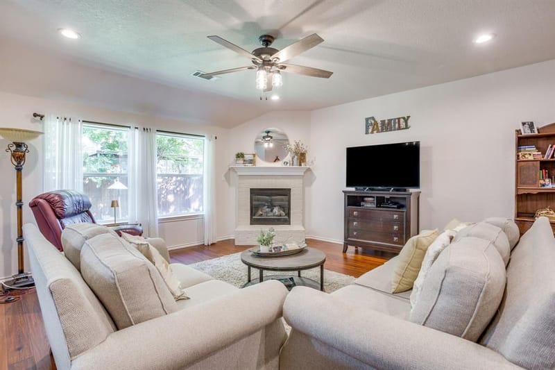 853 Royal Oak Lane, Burleson TX 76028 - Photo 2