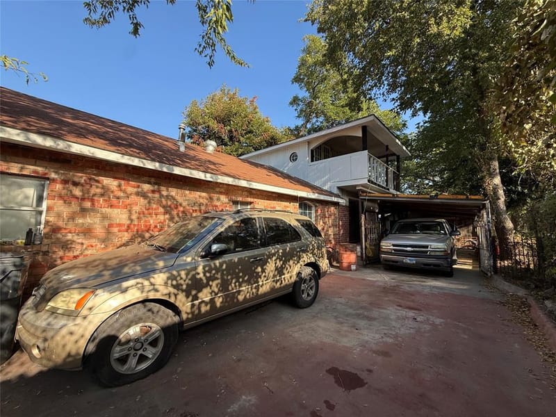 235 W Suffolk Avenue, Dallas TX 75208 - Photo 2