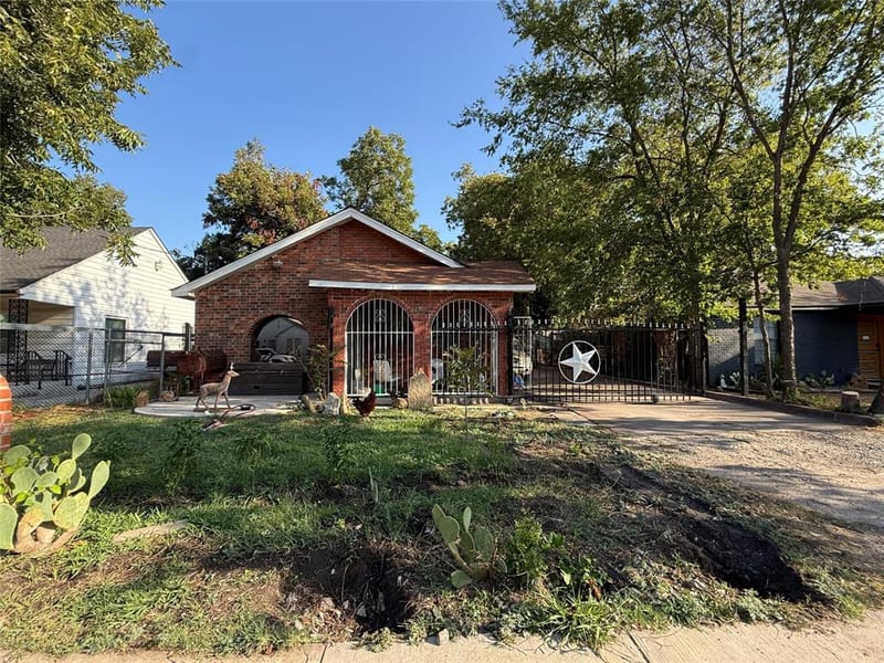 235 W Suffolk Avenue, Dallas TX 75208