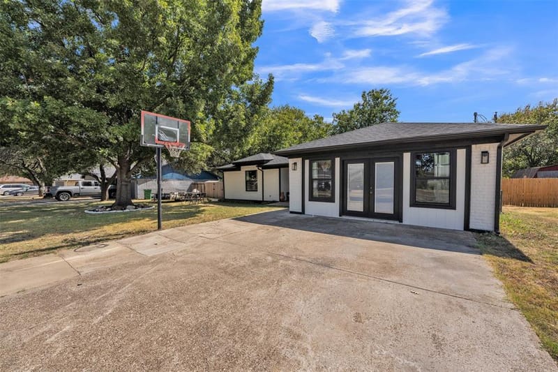 416 Ferenz Avenue, Crowley TX 76036 - Photo 10