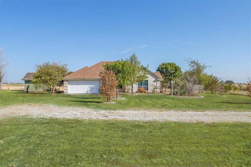 122 Blue Castle Court, Weatherford TX 76088 - Photo 2