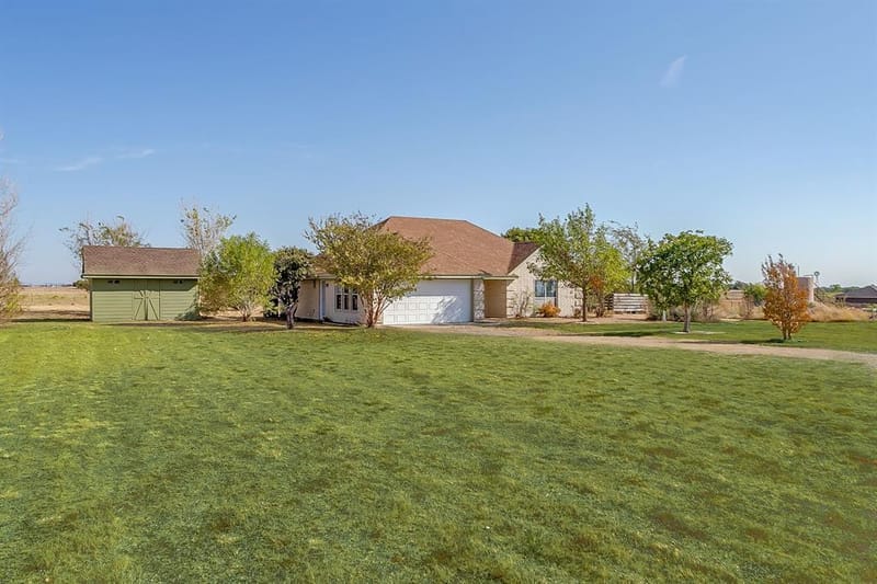 122 Blue Castle Court, Weatherford TX 76088 - Photo 4