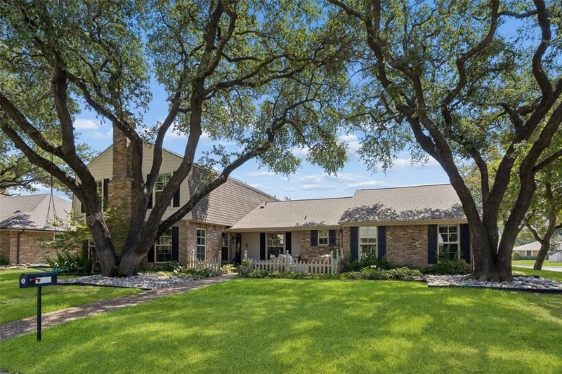 7802 Scotia Drive, Dallas TX 75248 - Photo 2
