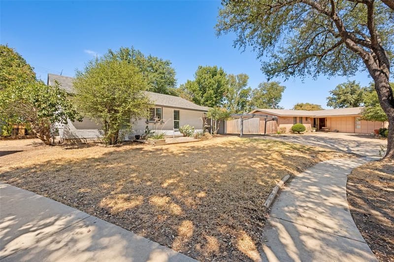 3411 Ashcroft Court, Irving TX 75062 - Photo 2