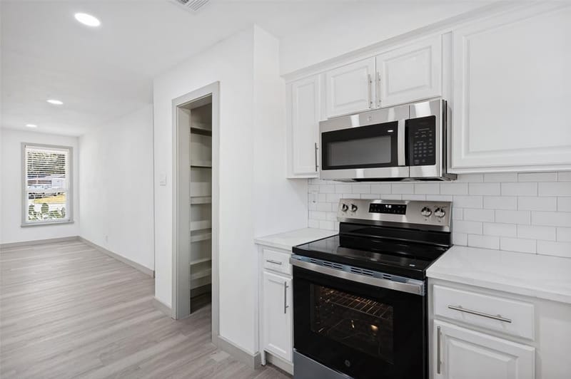 3411 Ashcroft Court, Irving TX 75062 - Photo 11