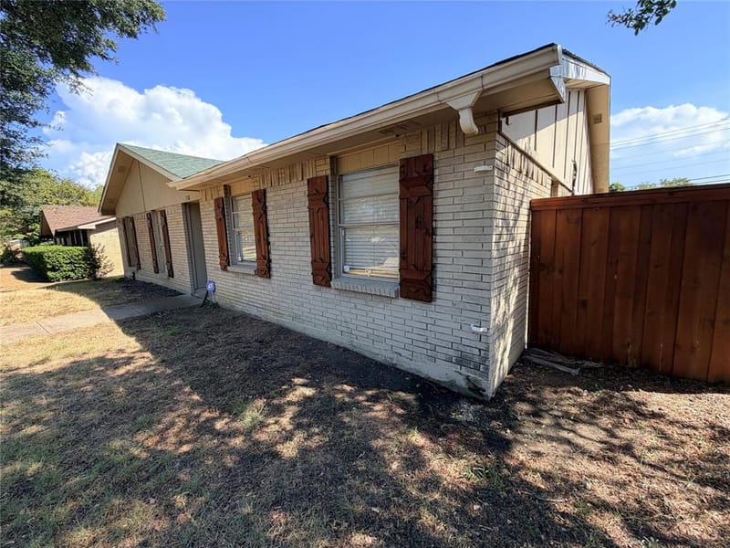 7116 Chinaberry Road, Dallas TX 75249 - Photo 2