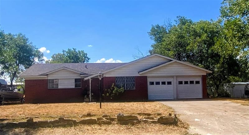 445 Hoffman Drive, Dublin TX 76446