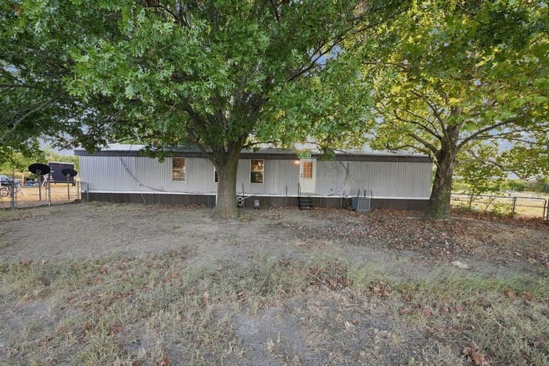 1206 Toby Street, Alvarado TX 76009 - Photo 2