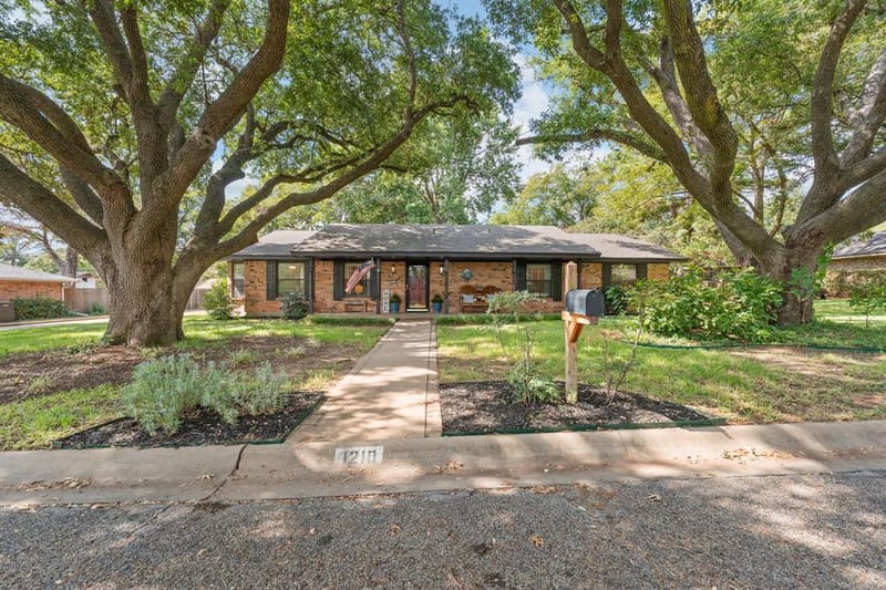 1210 Glenhaven Drive, Cleburne TX 76033