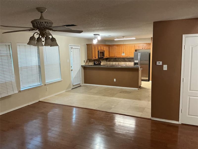 1340 Lake Grove Lane, DeSoto TX 75115 - Photo 4
