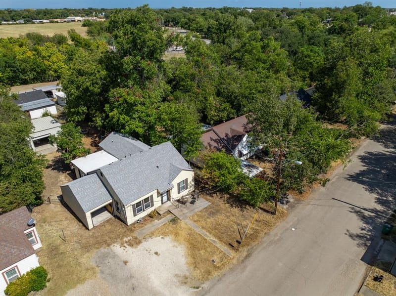 129 Victory Drive, Beverly Hills TX 76711 - Photo 29