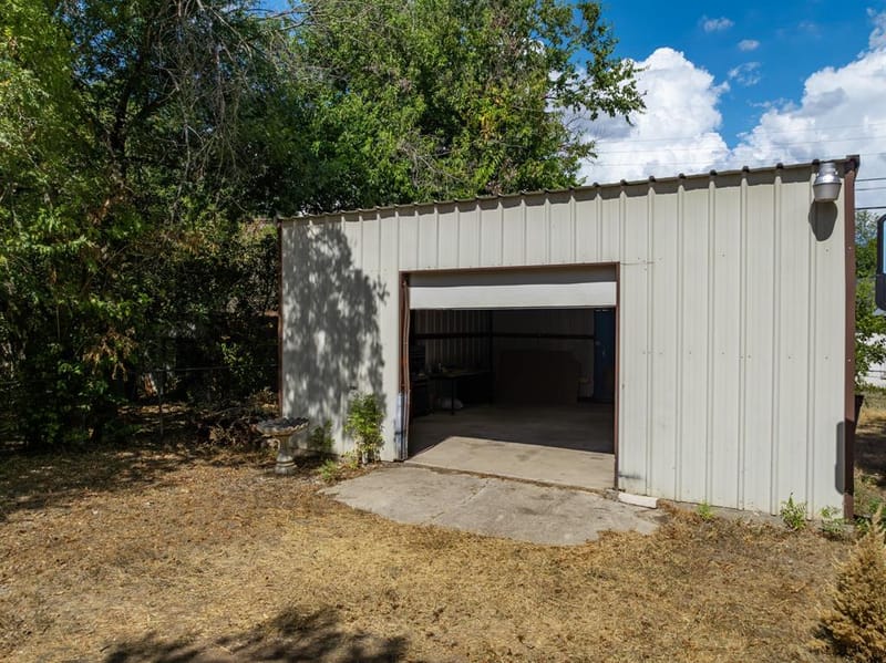129 Victory Drive, Beverly Hills TX 76711 - Photo 25