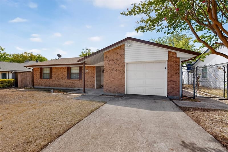 346 Linkcrest Drive, Duncanville TX 75137 - Photo 5