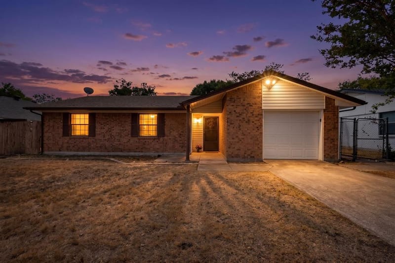 346 Linkcrest Drive, Duncanville TX 75137 - Photo 4
