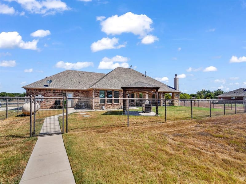 3601 Farm Land Court, Granbury TX 76048 - Photo 32