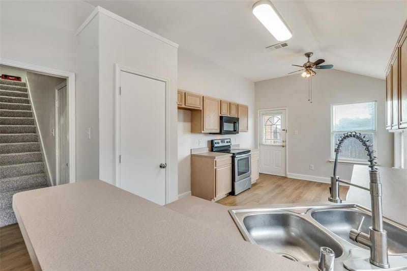518 Monarch Drive, Lancaster TX 75146 - Photo 10