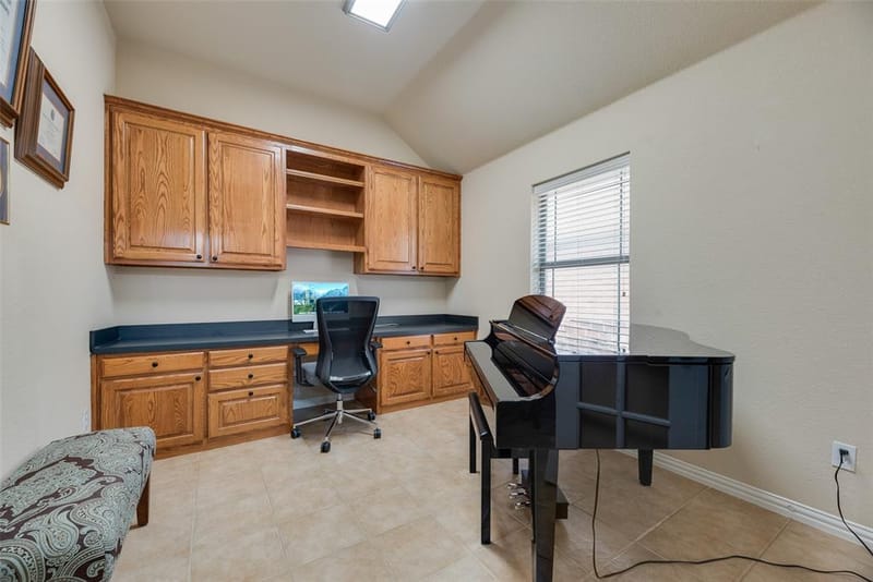 9032 Racquet Club Drive, Fort Worth TX 76120 - Photo 27