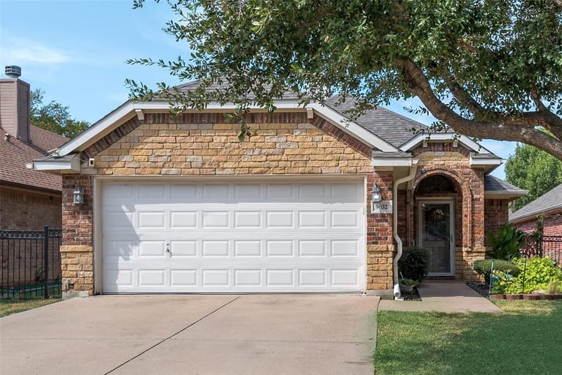 9032 Racquet Club Drive, Fort Worth TX 76120 - Photo 2