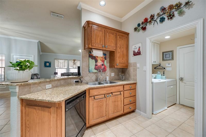 9032 Racquet Club Drive, Fort Worth TX 76120 - Photo 13