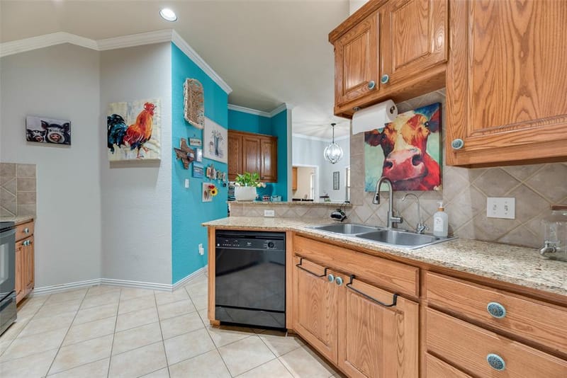 9032 Racquet Club Drive, Fort Worth TX 76120 - Photo 10