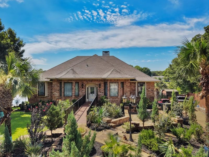 2910 Lakeshore Court, Arlington TX 76013