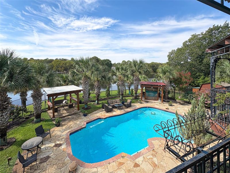 2910 Lakeshore Court, Arlington TX 76013 - Photo 9