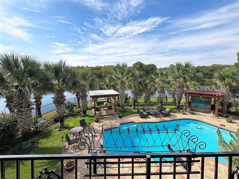 2910 Lakeshore Court, Arlington TX 76013 - Photo 10