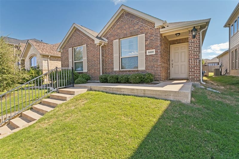 5809 Wake Robin Drive, Fort Worth TX 76123 - Photo 3