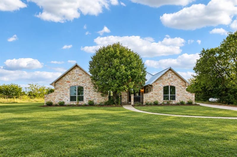 6620 Montgomery Road, Midlothian TX 76065