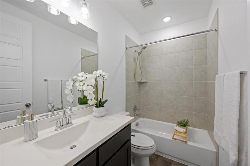 1047 Manacor Lane, Dallas TX 75212 - Photo 8