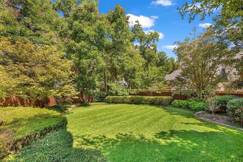 9908 Robin Hill Lane, Dallas TX 75238 - Photo 2