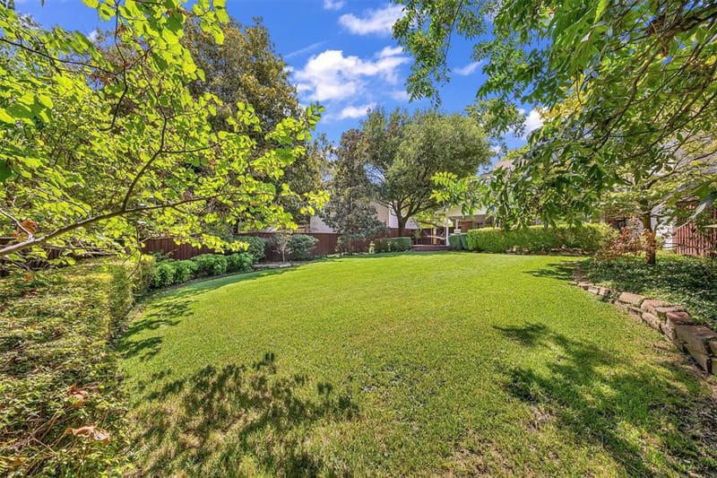 9908 Robin Hill Lane, Dallas TX 75238 - Photo 14