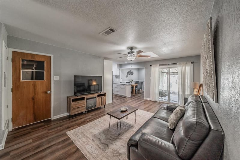 7008 Smithfield Road, North Richland Hills TX 76182 - Photo 2