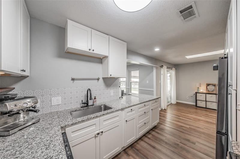 7008 Smithfield Road, North Richland Hills TX 76182 - Photo 6