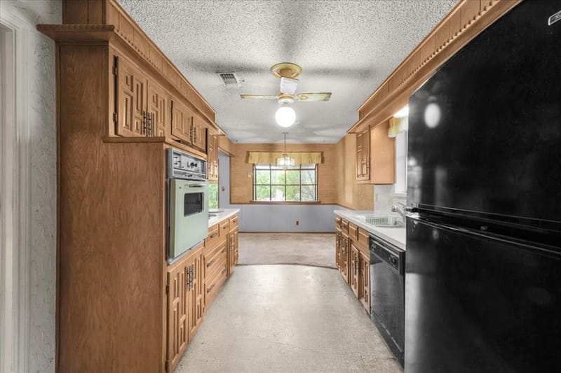 1007 Field Crest Court, Arlington TX 76012 - Photo 9