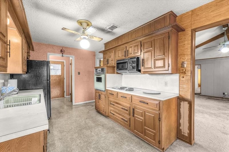 1007 Field Crest Court, Arlington TX 76012 - Photo 8