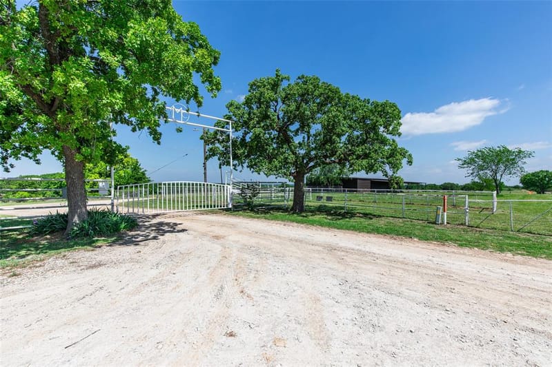 2043 Huddleston Road, Sunset TX 76270 - Photo 36