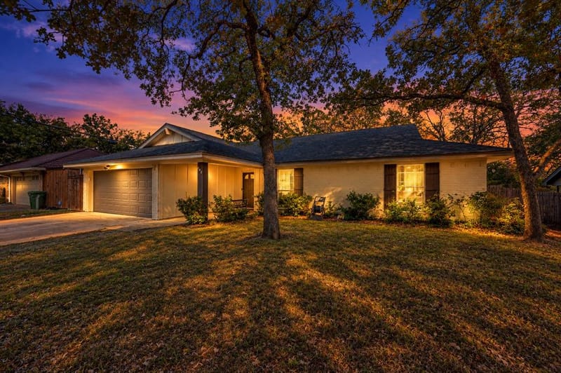 608 Ridgewood Circle, Hurst TX 76054