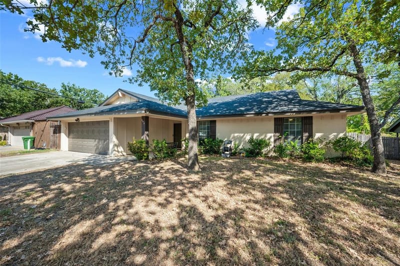 608 Ridgewood Circle, Hurst TX 76054 - Photo 4