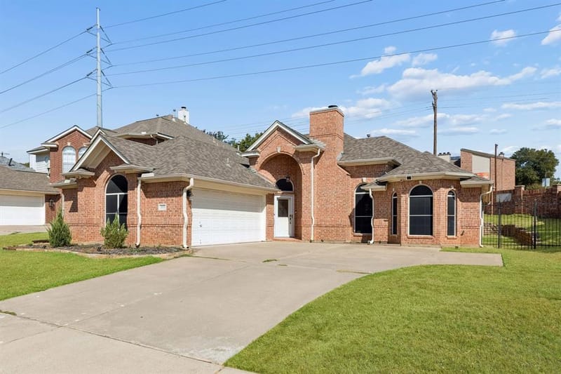 3115 Sandcastle Trail, Arlington TX 76012 - Photo 2