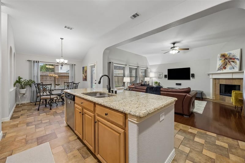 2723 Ponce De Leon, Grand Prairie TX 75054 - Photo 10