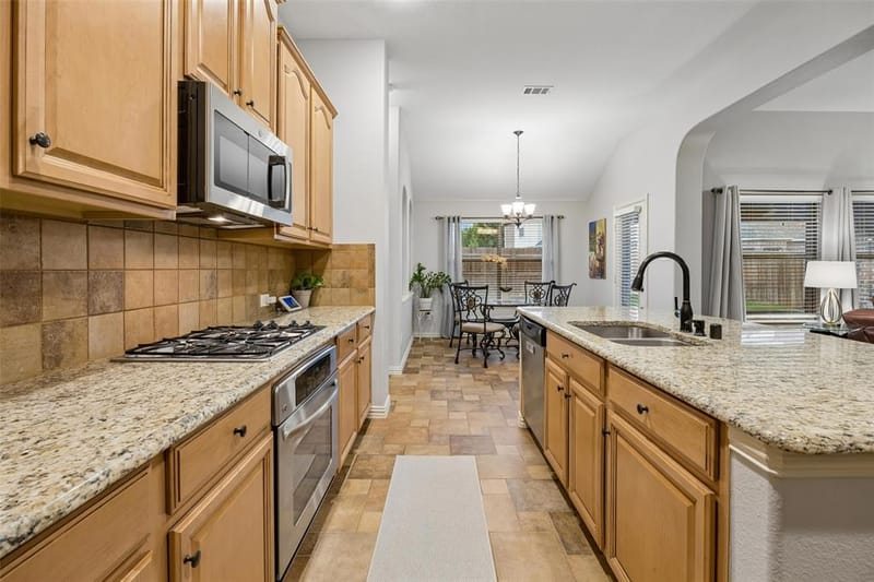 2723 Ponce De Leon, Grand Prairie TX 75054 - Photo 11