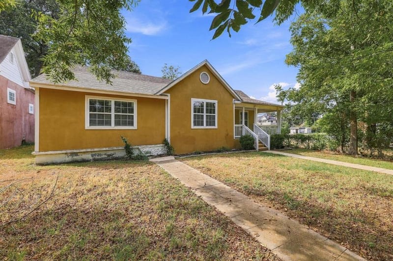 424 W Sears Street, Denison TX 75020 - Photo 2